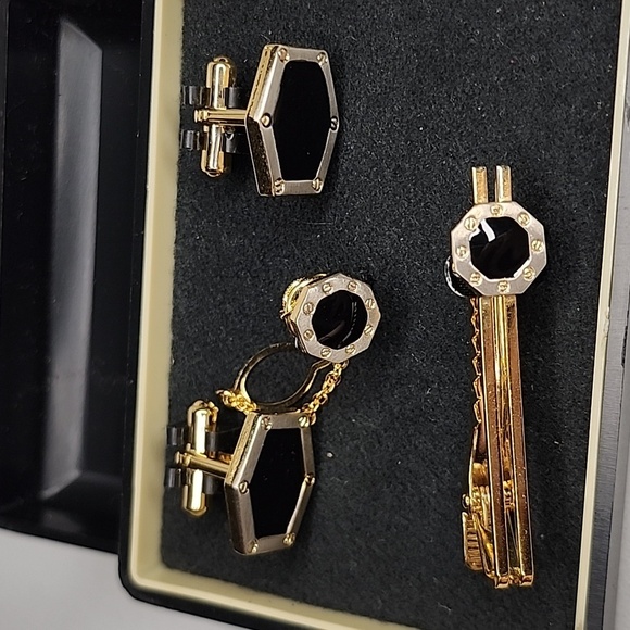 UNBRANDED CUFFLINKS SET OF 4 JAPAN MADE WITH BLACK ENAMEL - Picture 2 of 7